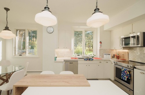 Ancaster Villa | Magnificent, peaceful lakefront villa in Ancaster