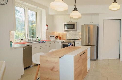 Ancaster Villa | Magnificent, peaceful lakefront villa in Ancaster