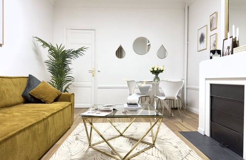 17th Arrondissement Apartment | Maison Bourgeoise 1BR/3P - Champs Elysées - Arc de Triomphe