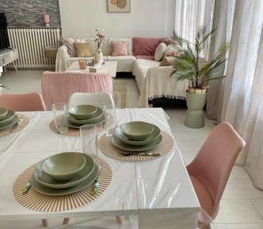 Tremblay-en-France House | Maison chaleureuse 4 chambres avec jardin - Proche Paris - ARENA Paris Nord Villepinte - Parc des expositions - Aéroport CDG - Disney - Astérix