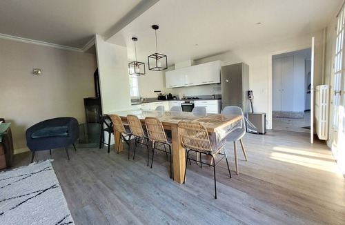 Neuilly-Plaisance House | Maison Familiale,poêlé Bois,jardin. Proche Paris/dysneyland.animaux Acceptés