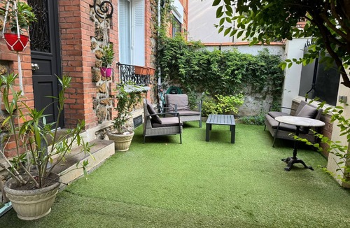 Le Pre-Saint-Gervais House | Maison meulière comfort collé in Paris metro bus