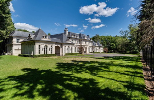 Sheridan House | Majestic Mansion: Ultra-Luxury Palace
