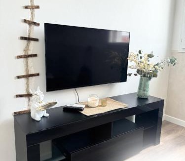 Bondy Apartment | MALES Appartment