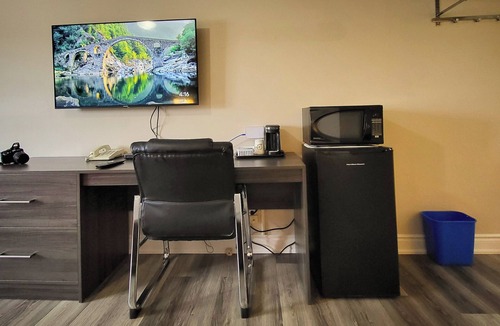 Kincardine Hotel | Maple Leaf Inn & Suites