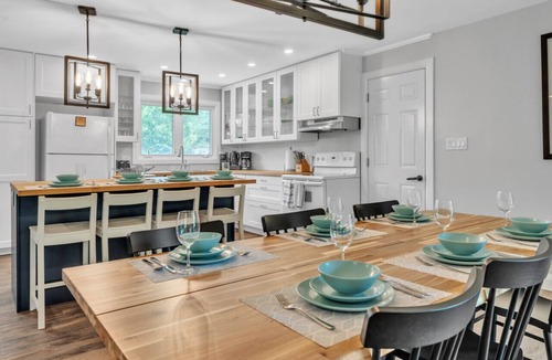 Leeds and the Thousand Islands Cottage | Marble Rock Retreat: Elegant Riverside Escape