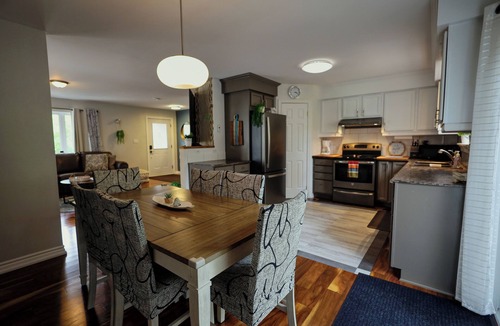 Sturgeon Falls House | Marina Boutique - Cute 2BR Rancher with HOT TUB