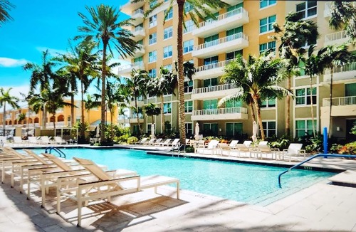 Ocean Ridge Apartment | Marina view condo 15 min walk from the beach