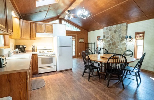 Farmington House | Mark's Retreat - Spacious Mountain Lodge w/Hot Tub