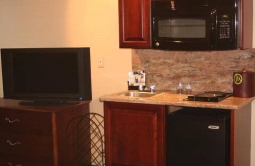 Danbury Hotel | Maron Hotel And Suites
