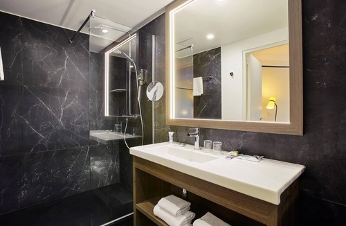Les Puces de Saint-Ouen Hotel | Mercure Paris Saint-Ouen