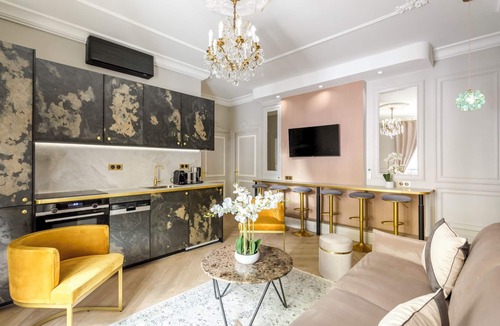 Quartier Sainte-Avoye Apartment | Merveil - Luxury Suite - Louvre - Ours II