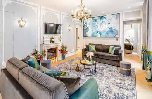 Paris City Center Apartment | Merveil - Signature Suite - Louvre - Victoria
