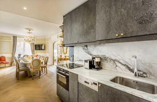 1st Arrondissement Apartment | Merveil Signature Suite - Valois - Louvre view