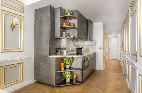 1st Arrondissement Apartment | Merveil Signature Suite - Valois - Louvre view