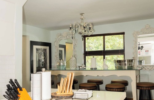 Allapattah Villa | Miami Riverfront Villa: Pool, Hot Tub, Garden, Barbecue,High Ceiling Living Room