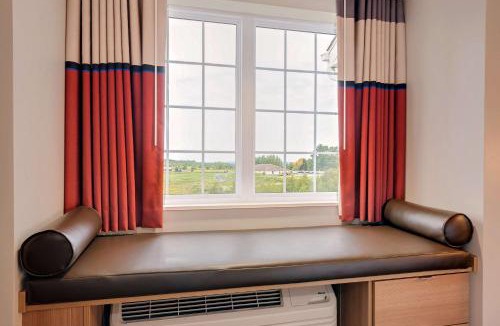 Clarion Hotel | Microtel Inn & Suites by Wyndham Clarion
