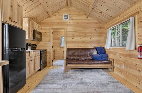 Middlebury Center Cabin | Middlebury Center Cabins w Pond, Trails & Views!