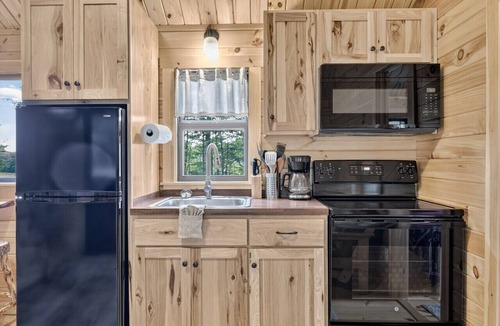 Middlebury Center Cabin | Middlebury Center Cabin w Mountain Views