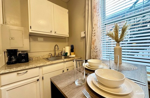 Harrisburg Apartment | Midtown Studio w/Bath & Kitchen- Walk To Restaurants & Nightlife!