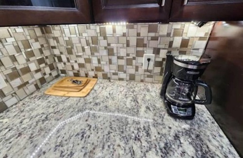 Fairvilla House | Mills House @WP. Sleeps 11 Renovated. Queen beds