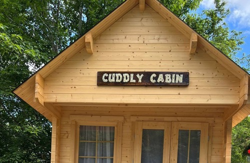 Seguin Cabin | Mini Home on the Lake
