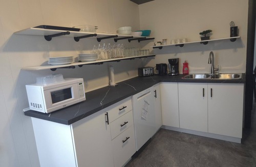 Rideau Heights House | Minutes to Downtown and Ideal for Long-term Stays!