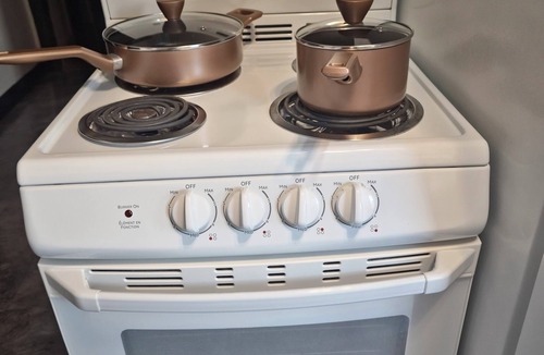 Rideau Heights House | Minutes to Downtown and Ideal for Long-term Stays!