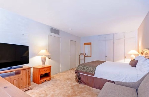 Yuma Townsite Hotel | Minutes to Gateway Park Views | King Bed Stay | Outdoor Pool & Free Parking