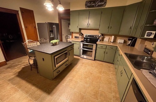 Campbelltown House | Minutes to Hershey Park, Mt. Gretna Lake, In The Net Sports Ctr, Chocolate World
