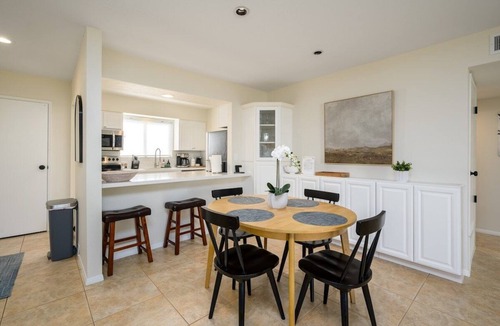 South Scottsdale Condo | Minutes to Old Town Scottsdale! Walk to Fashion Mall and Scottsdale shops.