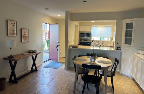 South Scottsdale Condo | Minutes to Old Town Scottsdale! Walk to Fashion Mall and Scottsdale shops.