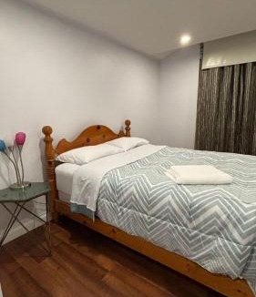 Churchill Meadows House | Mississauga Guest House McDowell