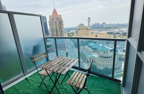 Downtown Mississauga Condo | Modern 1-Bed Condo Near Square One, Pearson & Downtown Toronto – Free Parking