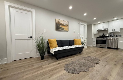 Little Portugal House | Modern 1-Bedroom Apartment Downtown Toronton