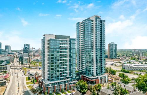 Kitchener Apartment | Modern 1BR Condo - King bed - Cityscape Views