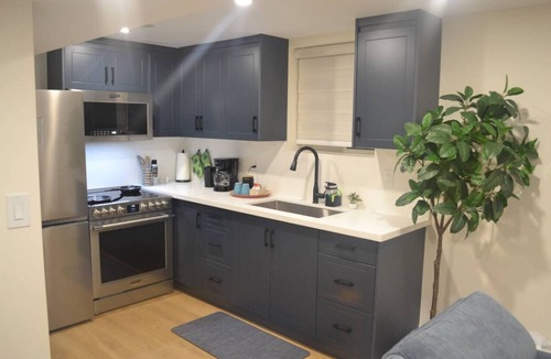 Erin Mills House | Modern 2-Bed Basement Retreat!