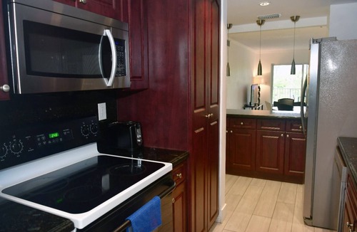 North Miami Beach Apartment | Modern 2-bedroom apartment in North Miami Beach with AC