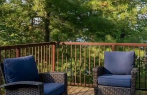 Alban Cottage | Modern 2 bedroom Cottage on the French River.nn