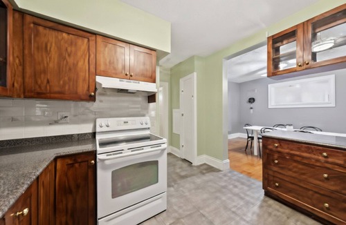 East Windsor House | Modern 2BR Apartment | Parking & WiFi