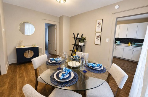 Utica Apartment | Modern 2BR Apartment with Office Near Wynn Hospital