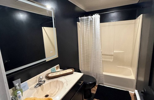 Hempstead House | Modern 2BR Retreat Private Oasis Near NYC