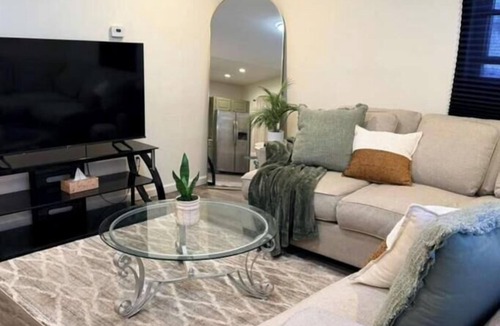 Deer Park House | Modern 2BR Retreat w/Full Kitchen & Living