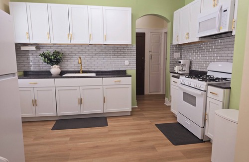 Eastside House | Modern 3-bedroom house in Syracuse. Ideal for SU events and business stay.