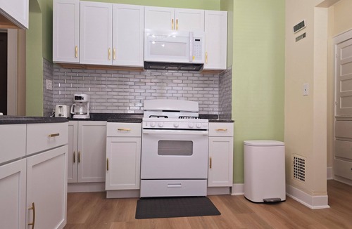 Eastside House | Modern 3-bedroom house in Syracuse. Ideal for SU events and business stay.