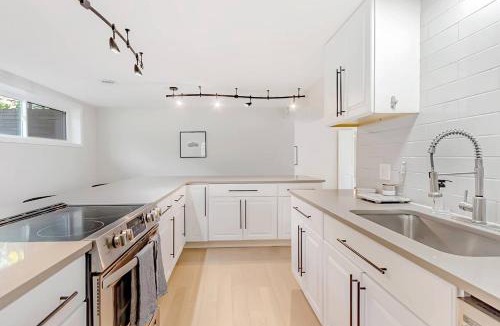 Park Forest Village House | Modern 3BR With Big Kitchen & TV Rm