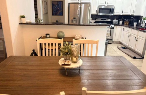 Prescott House | Modern 4 bedroom 3.5 bath house with 2 Primary Bedrooms. CLOSE to EVERYTHING!