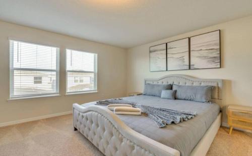 Four Corners House | Modern 5br Getaway W Heated Pool & Bbq Area