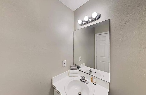 Tampa House | Modern and Cozy Home 10 mins to Beach