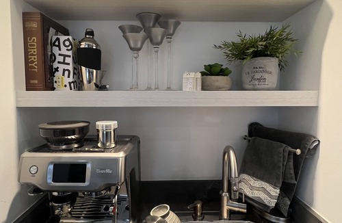 Lakeview Apartment | Modern and cozy Lakeview guesthouse